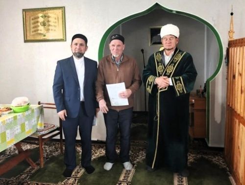 Хазратам Бавлинского района вручили свидетельства