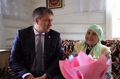 Баулы районында хезмәт ветеранын 100 яшьлек юбилее  белән котладылар