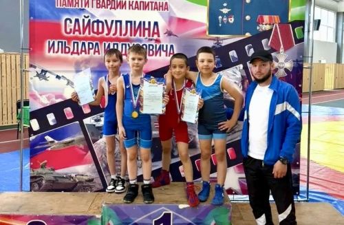Борцы из Бавлов отличились на первенстве в Уруссу