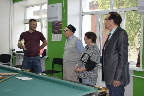 В первой спортшколе поздравили «аксакала» бавлинского бильярда