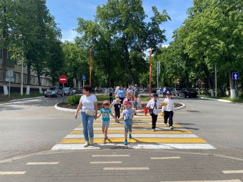 Детсадовцы Бавлов повторили ПДД