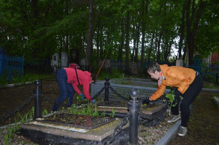 Что делали бавлинские поисковики на бугульминском кладбище?
