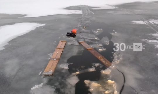 В Татарстане спасли рыбака, который провалился под лед