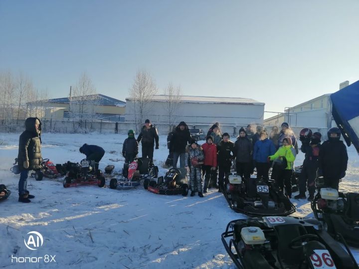 Сегодня проходит первая тренировка картингистов спортивно-патриотического клуба "Пегас" на льду