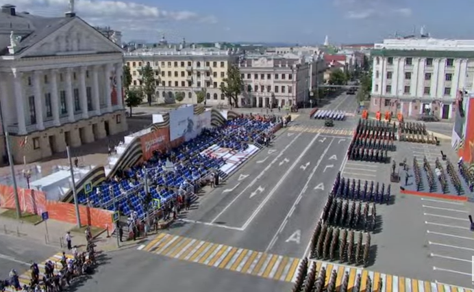 В Казани стартовал парад Победы - прямой эфир