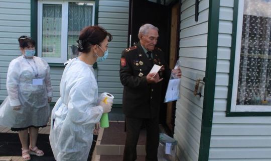 Герой Советского Союза Борис Кузнецов проголосовал на дому