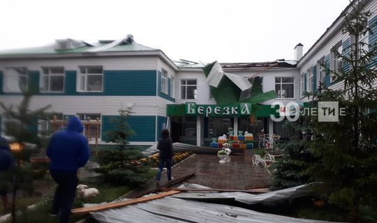 В Татарстане ветром сорвало крышу с детского садика