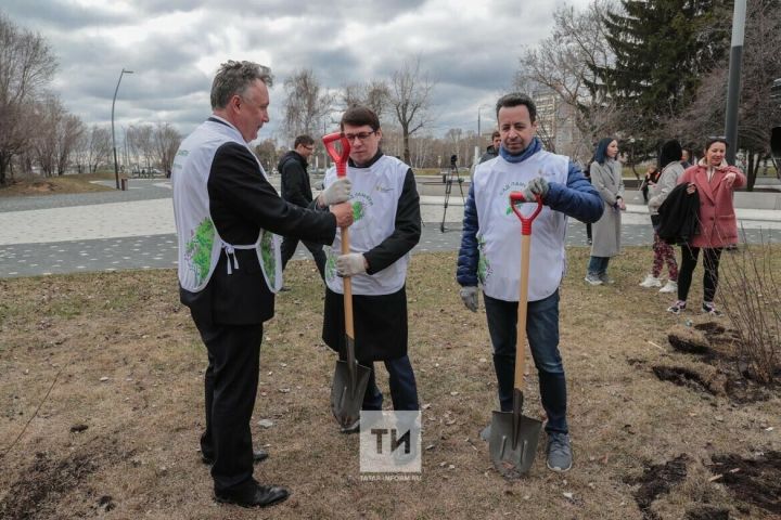 В сквере имени Табеева почтили память писателей и журналистов, не вернувшихся с войны