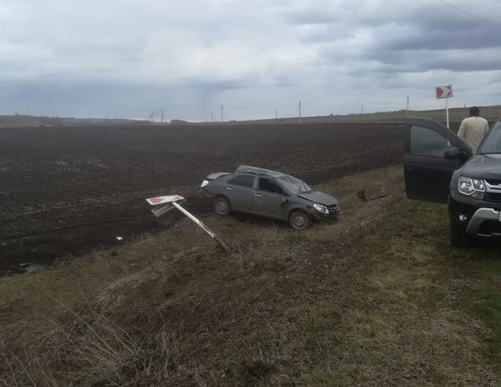 В соседнем Лениногорском районе мужчина разбил голову, вылетев в кювет