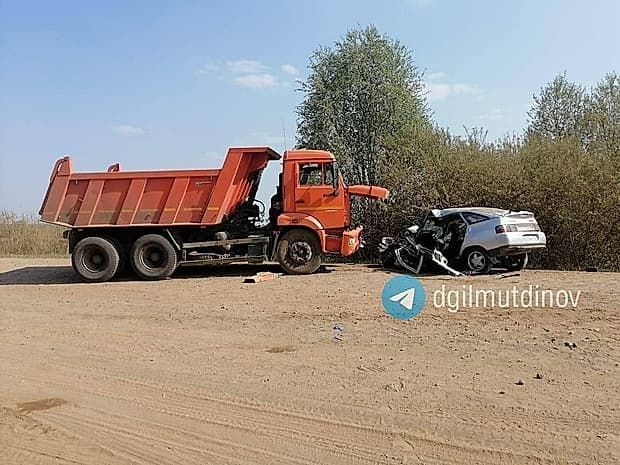 В жутком ДТП с КамАЗом в Башкирии пострадали трое