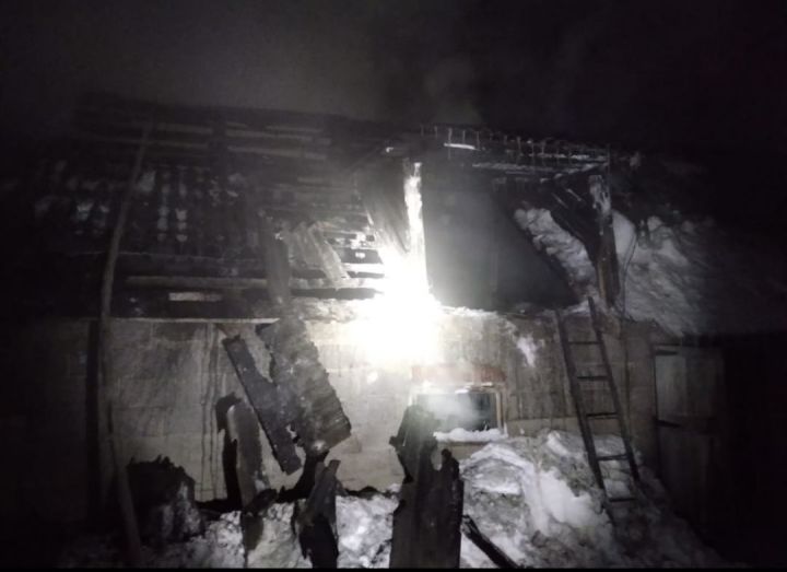 Крупный пожар произошел в селе Покровский - Урустамак