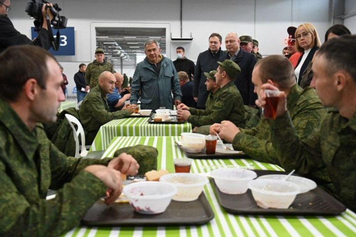 Минниханов призвал глав районов уделять внимание семьям мобилизованных