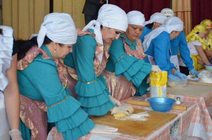 В селе Кзыл-Яр впервые провели национальный гастрономический фестиваль «Токмач бэйрэме»