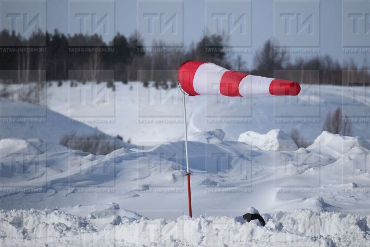 В Бавлы движется сильный южный ветер