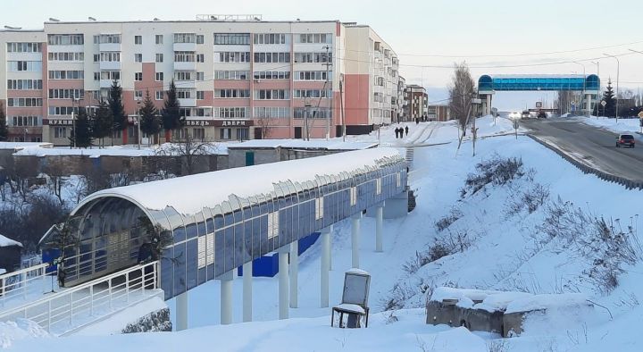 В Бавлах торжественно открыли новый пешеходный мост