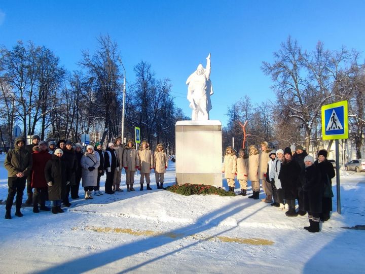 В Бавлах почтили память Неизвестного солдата