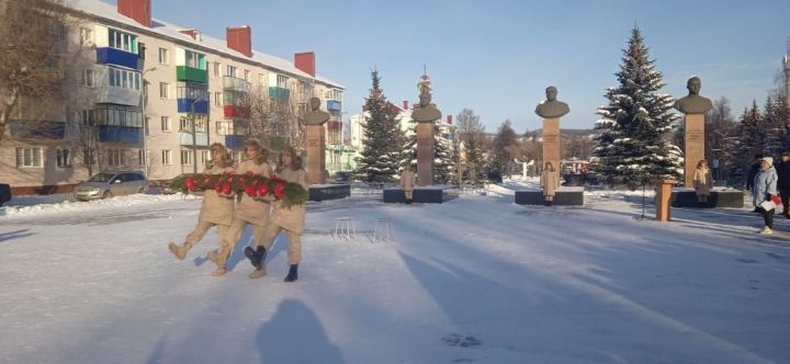 В Бавлах почтили память Героев Отечества