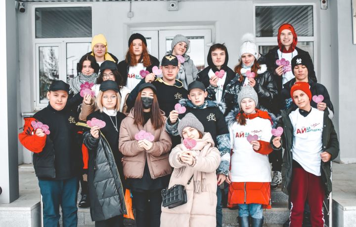 Бавлинские добровольцы поздравили горожан с Днем святого Валентина