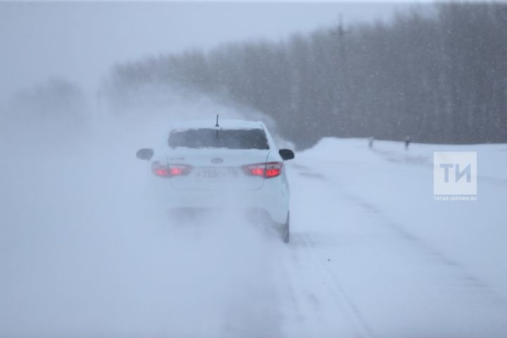 На трассе М5 в РТ ограничено движение из-за метели