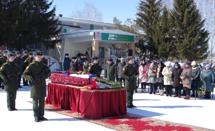 В Бавлинском районе похоронили Станислава Герасимова, героически погибшего в ходе спецоперации в Украине