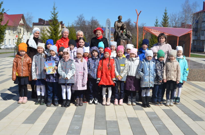 Бавлинские школьники встретились со скульптором Расимом Шарифуллиным