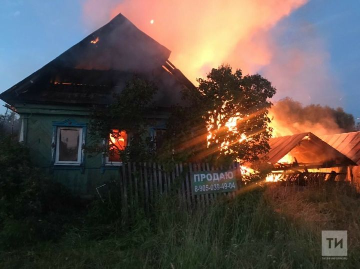 Двое мужчин погибли в ночном пожаре в Татарстане