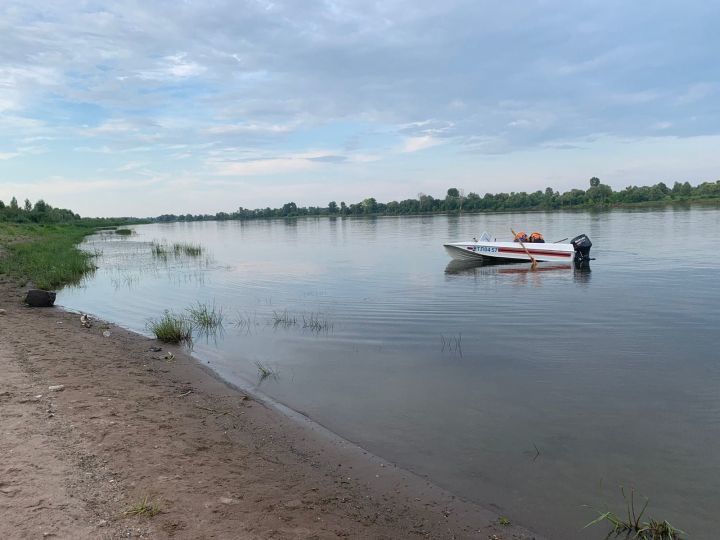 В Татарстане перевернулась лодка с нетрезвыми людьми