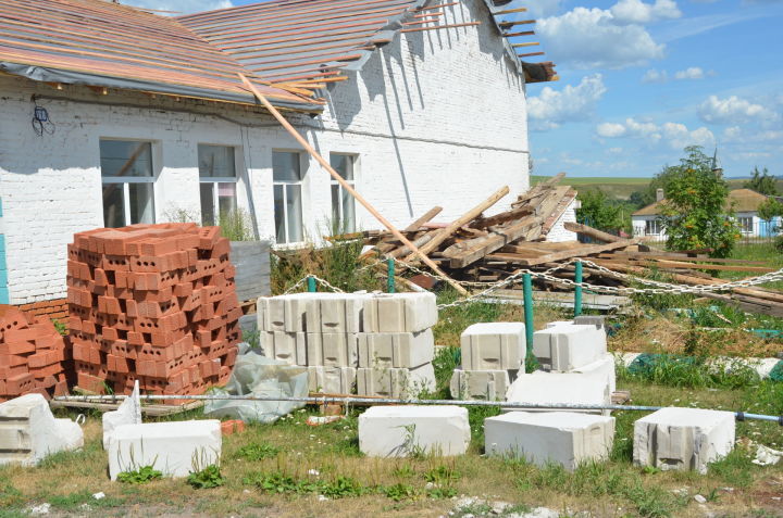 В клубе села Татарский Кандыз идет ремонт