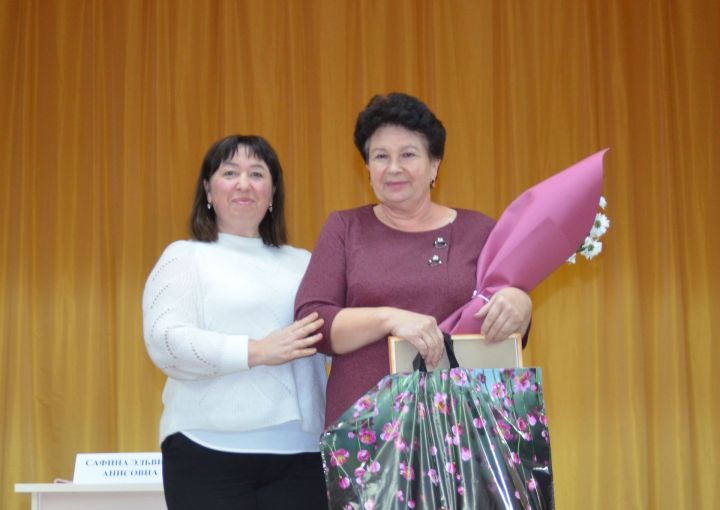 Кызылъяр җыенында сорау бирүче булмады