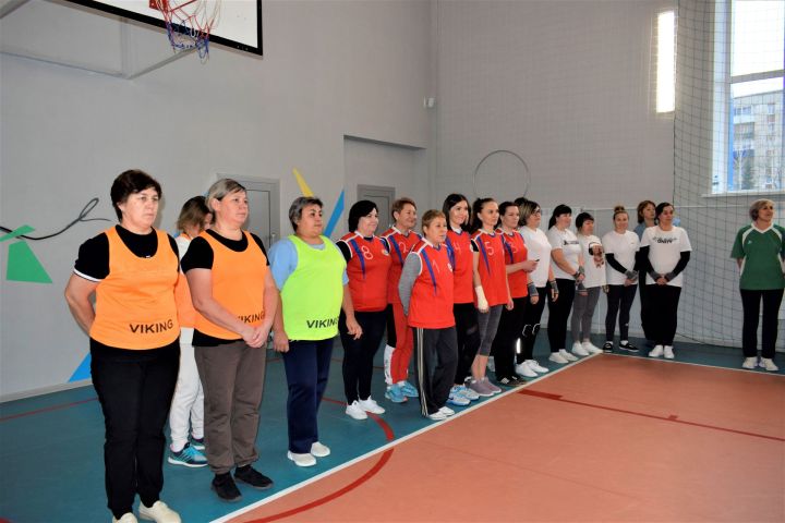 В Бавлах прошла финальная игра по волейболу среди педагогов