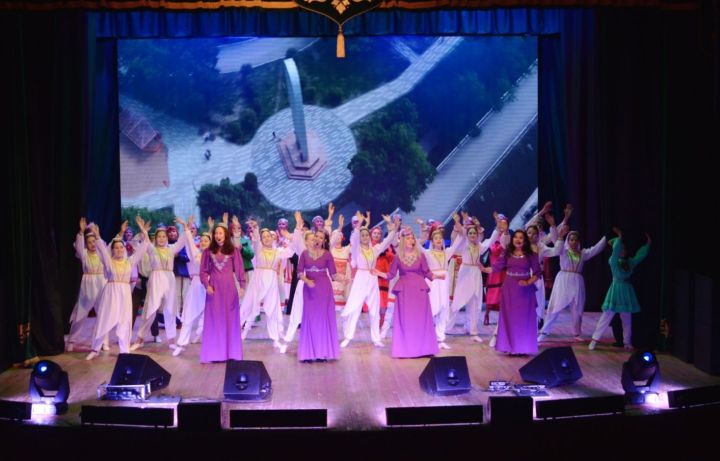 «‎Мы – дети твои, Россия!»‎: В Бавлах прошёл праздничный концерт в честь Дня народного единства