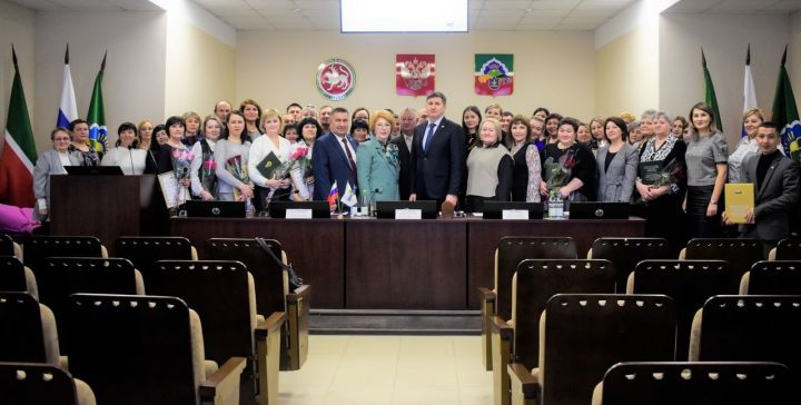 Ильяс Гузаиров провел конференцию с профсоюзными коллективами Бавлинского района