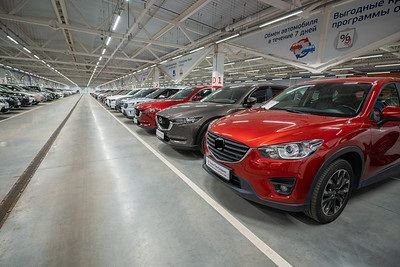 Продажа легковых авто в России снизилась в феврале на 43%