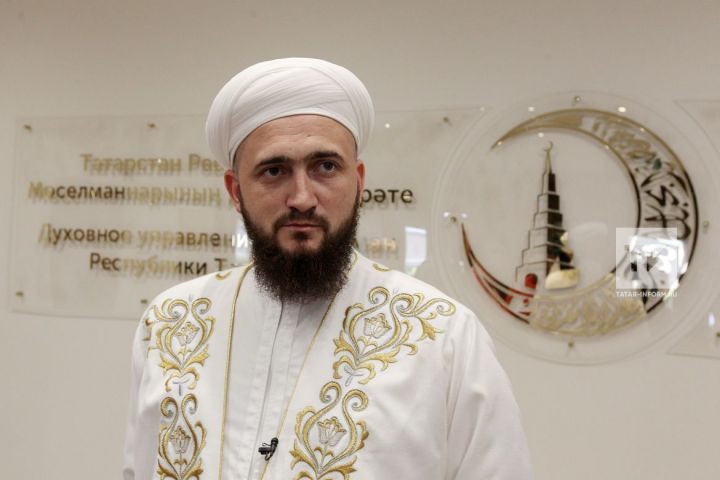 «Сегодня вечером мы совершим первый таравих-намаз»: муфтий РТ поздравил мусульман с Рамаданом