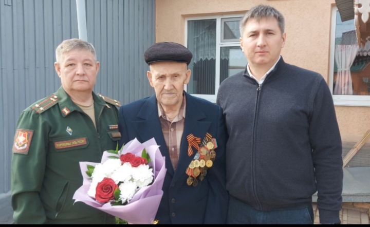 Глава Бавлинского района поздравил ветеранов Великой Отечественной войны