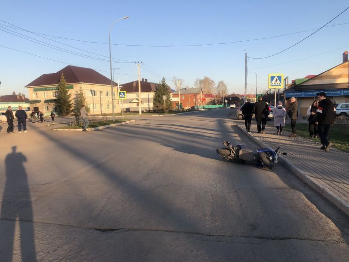 В Ютазинском районе РТ Калина столкнулась со скутером под управлением подростка