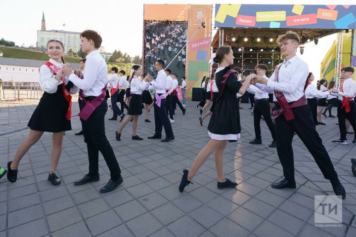 Опрос: расходы родителей на выпускные в этом году выросли в два раза