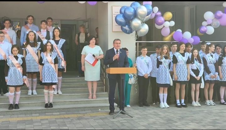 Ринат Хамидуллин поздравил бавлинских выпускников с окончанием школы