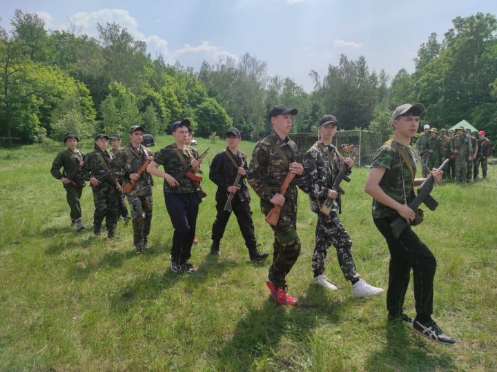 Бавлинские школьники участвуют в военно-полевых учебных сборах