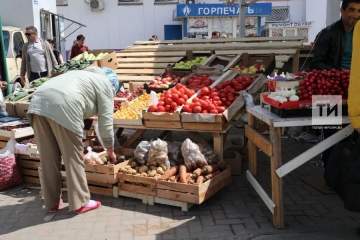 За прошедшую неделю в России подешевели огурцы и помидоры
