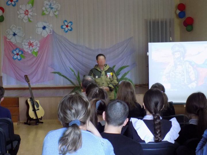 Уроженец Бавлов – участник СВО посетил Исергаповскую школу