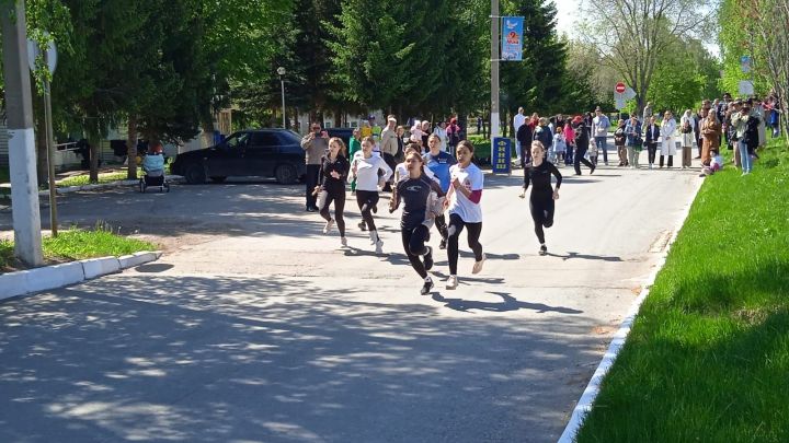 В Бавлах прошел легкоатлетический забег «Километры Победы»