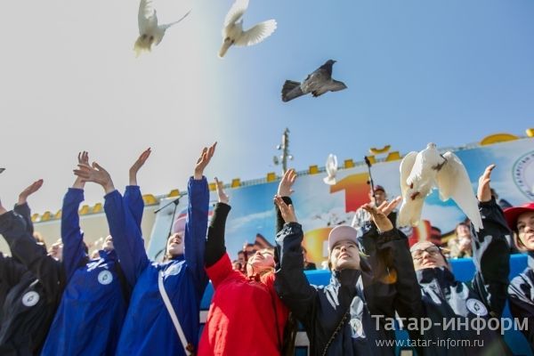 В России на следующий год в дни первомайских праздников жители страны отдохнут четыре дня