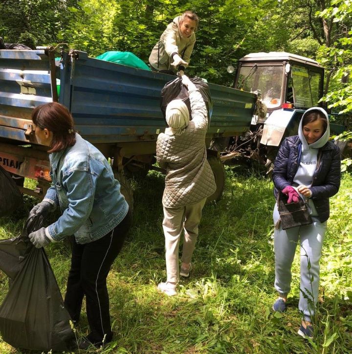 В Бавлах организовали большой эко-субботник