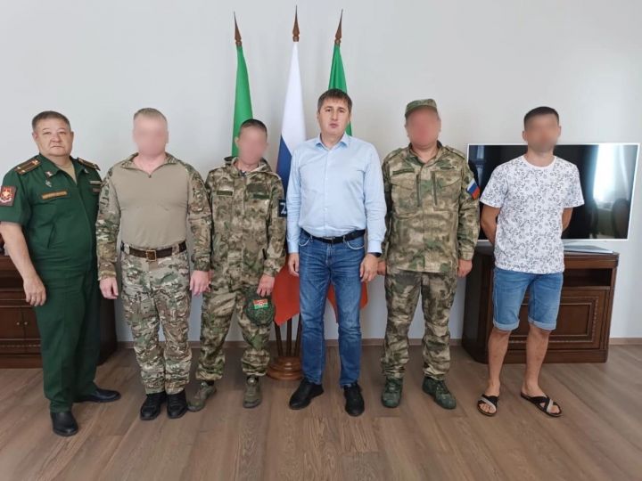 Глава Бавлинского района встретился с бойцами СВО, прибывшими в отпуск