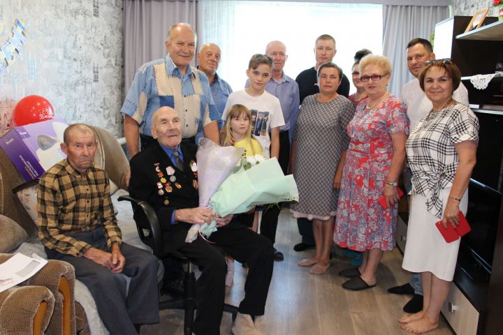 Ветеран бавлинской ЛПДС отметил 90-летний юбилей
