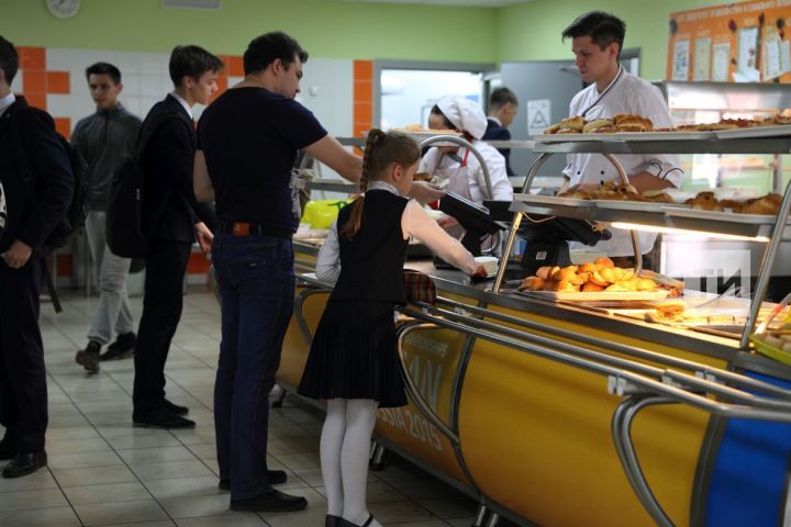 Власти Татарстана повысят затраты на питание школьников начальных классов