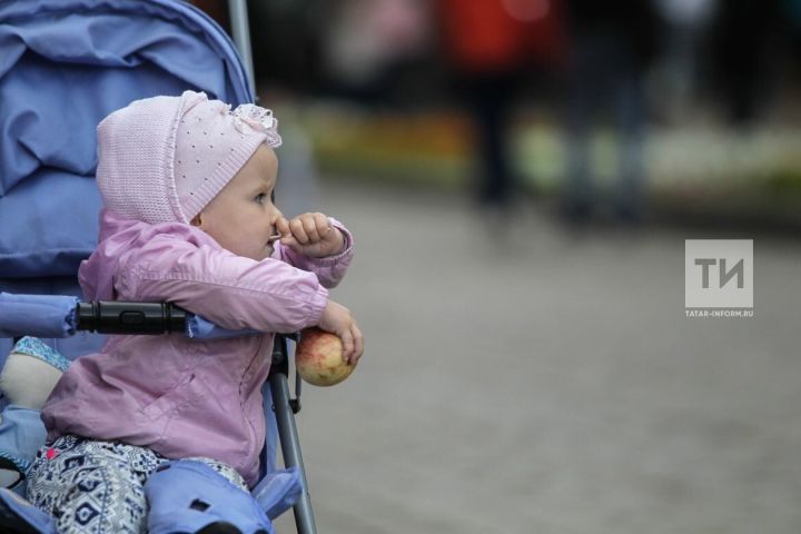 Мамы в декрете могут выйти на работу и не потерять пособие по уходу за ребенком