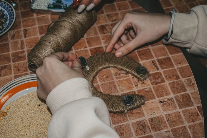 Для бавлинской молодежи организовали мастер-класс по созданию семейного оберега