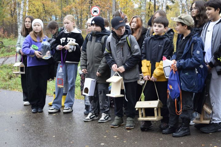 В Бавлах проходит экологическая акция «Птичья кормушка»